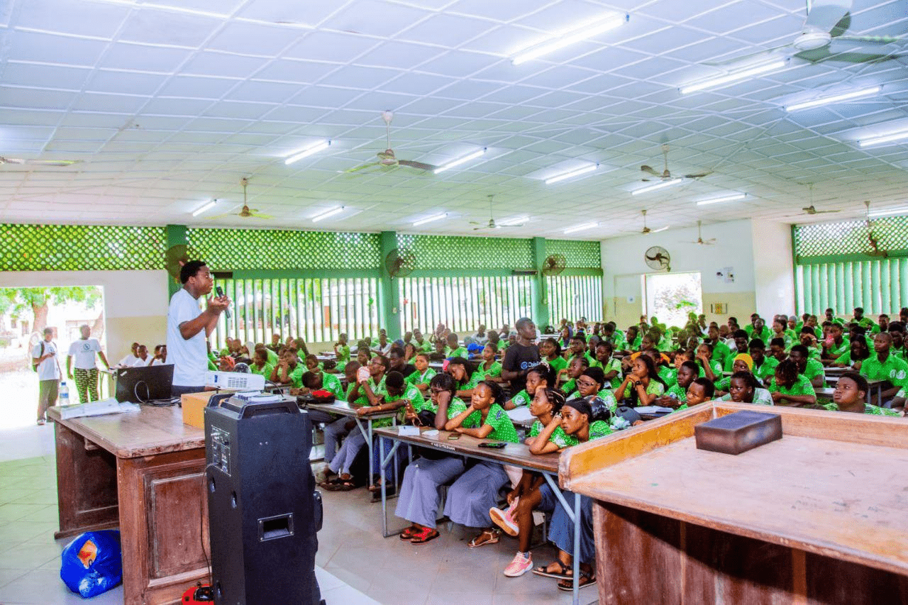 مؤسسة CoinEx الخيرية توصل معهد IFRI في بنين بالإنترنت عالي السرعة عبر Starlink، وتعزز العدالة الرقمية من خلال مبادرة “جسر الأمل” 1
